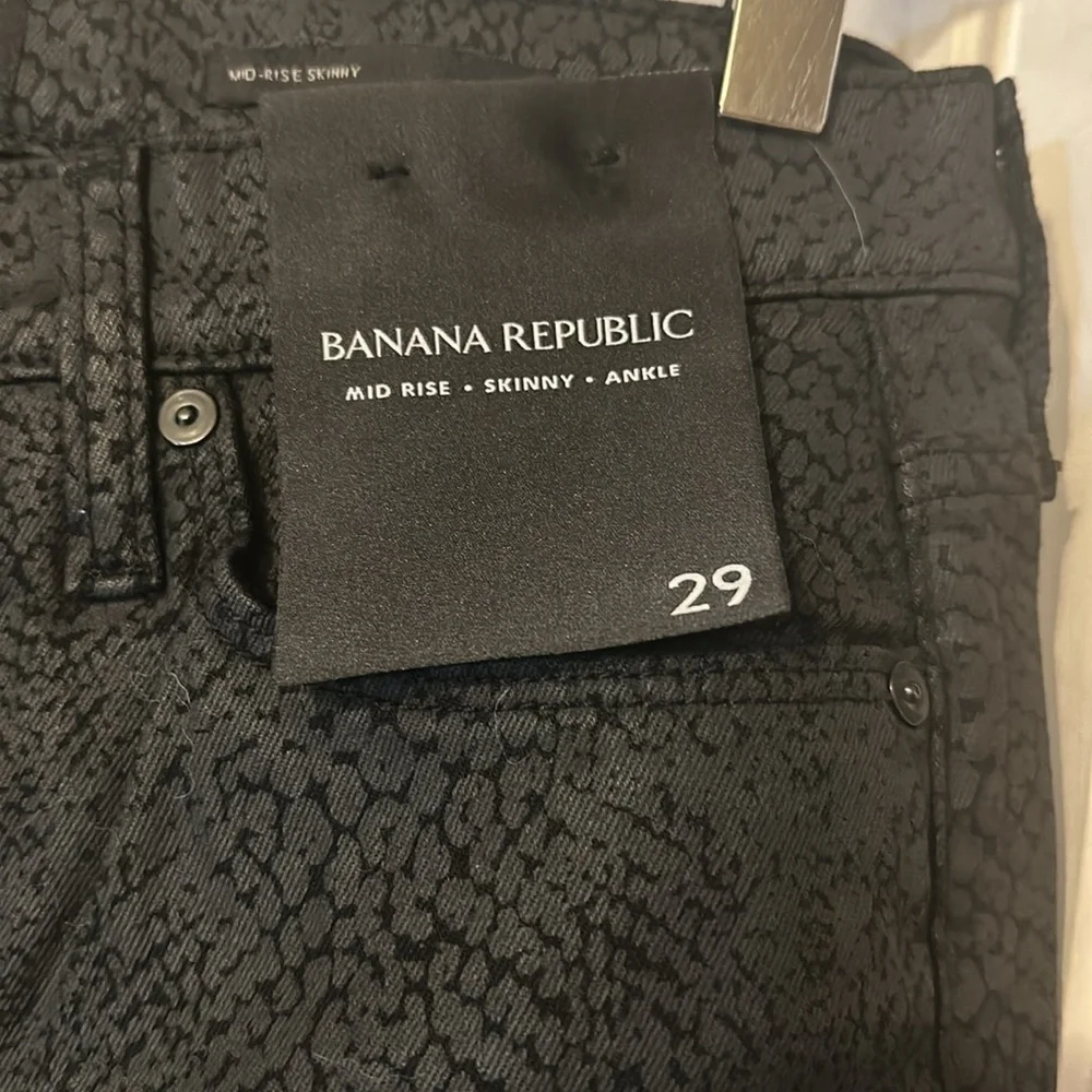 NWT Women’s Banana Republic Black Snakeskin Print Mid Rise Skinny Ankle Jeans